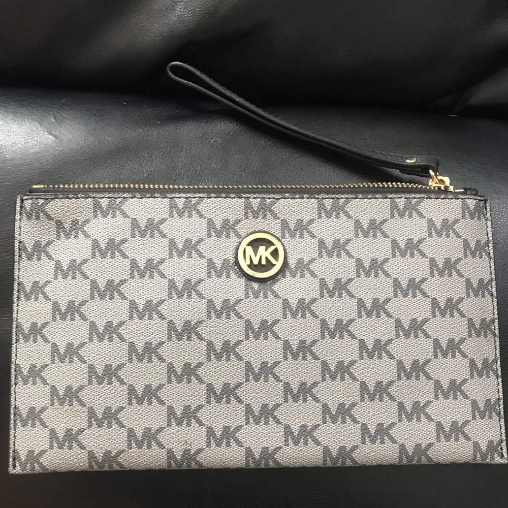 Michael Kors Wristlet